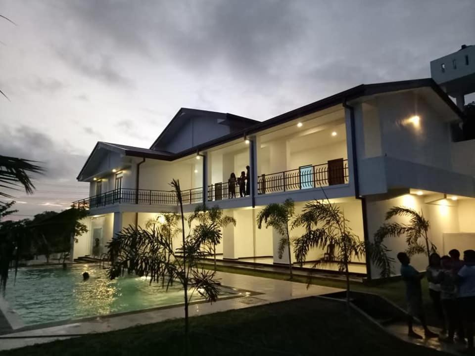 Sea Lagoon Beach Hotel Trincomalee Kültér fotó
